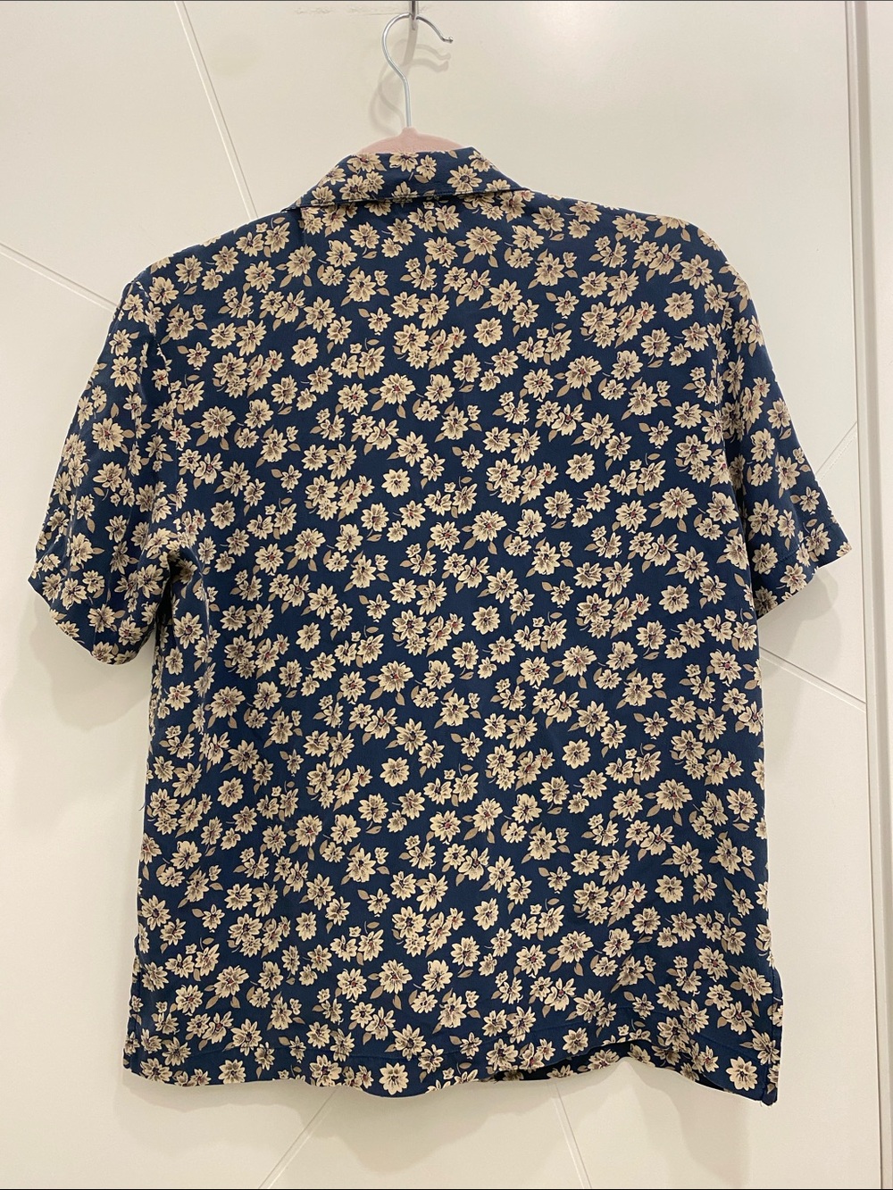 Vintage SILK Mulberry Blue Floral Button Down Blouse Size M Quiet Luxury Flowy - Picture 4 of 10